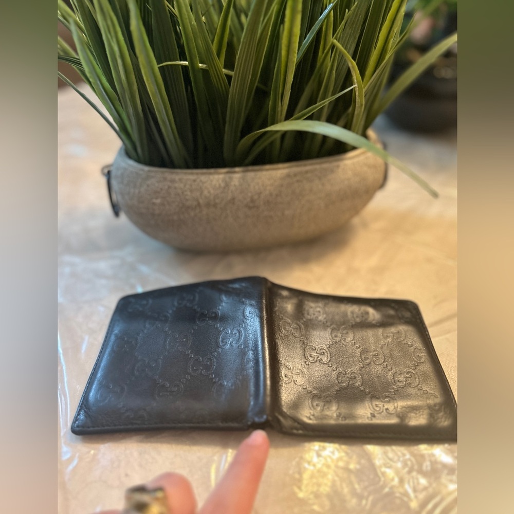 10000% authentic Gucci